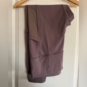 Mauve Fabletics 3/4 Leggings